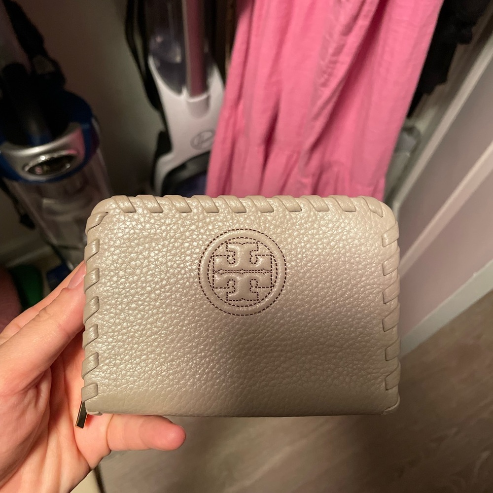 Tory Burch light cream leather keychain wallet